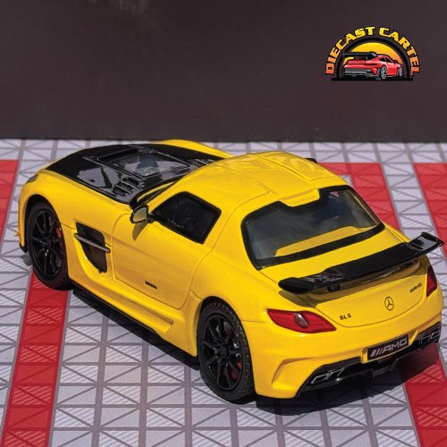 Mercedes SLS AMG in Yellow