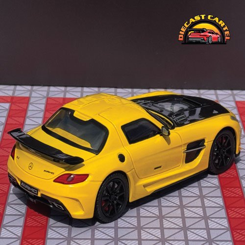 Mercedes SLS AMG in Yellow