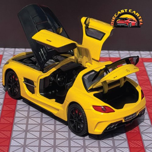 Mercedes SLS AMG in Yellow