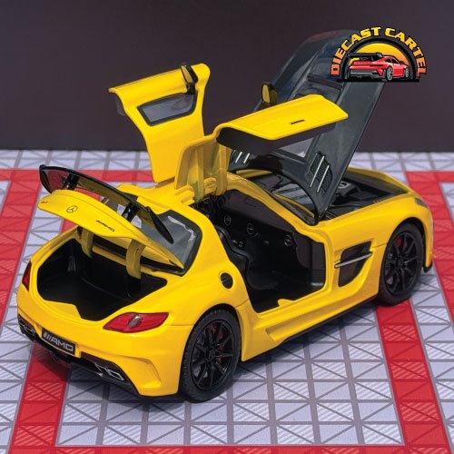 Mercedes SLS AMG in Yellow