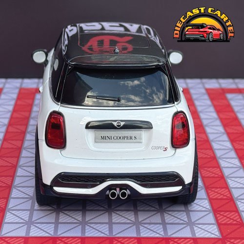 Mini Cooper S in White