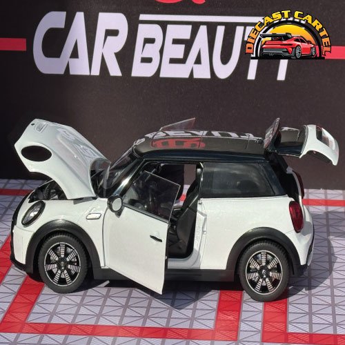 Mini Cooper S in White