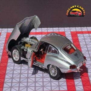 Jaguar E Type in Silver