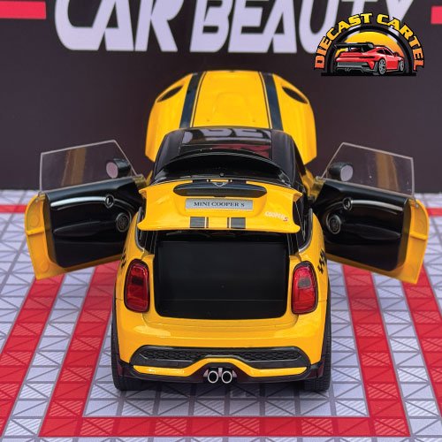Mini Cooper S in Yellow