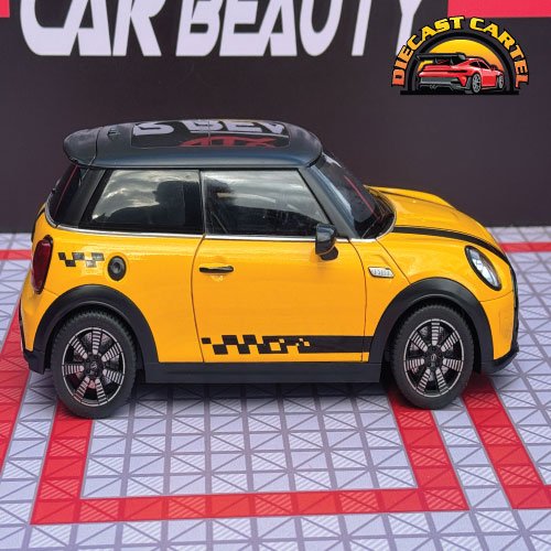 Mini Cooper S in Yellow
