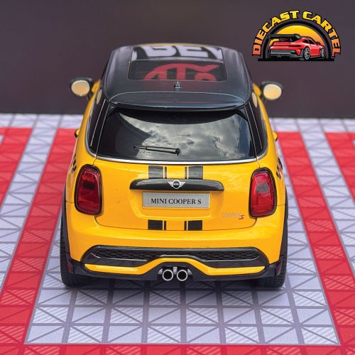 Mini Cooper S in Yellow