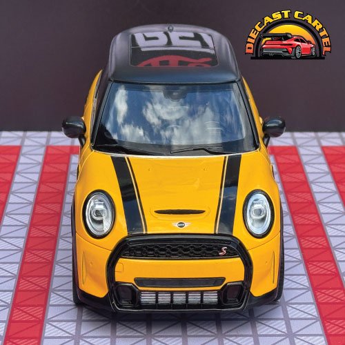 Mini Cooper S in Yellow
